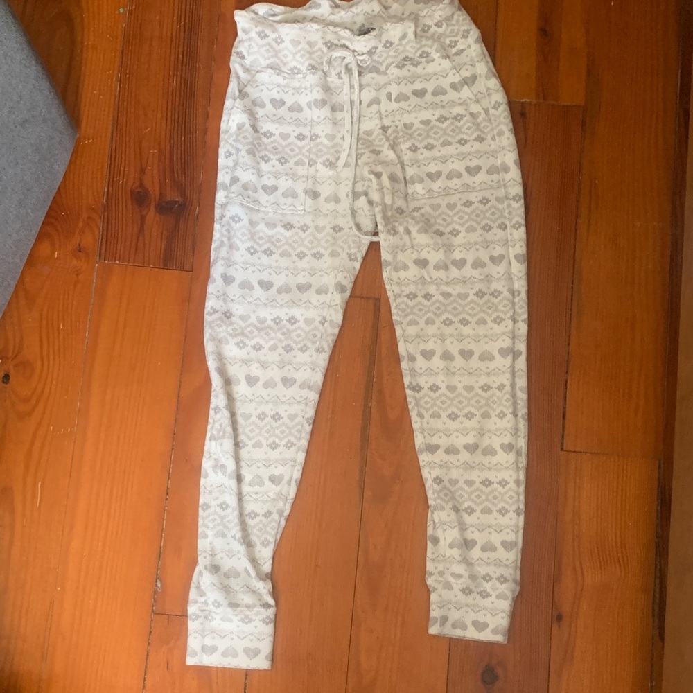 Aerie Gray and White Patterned Thermal Leggings